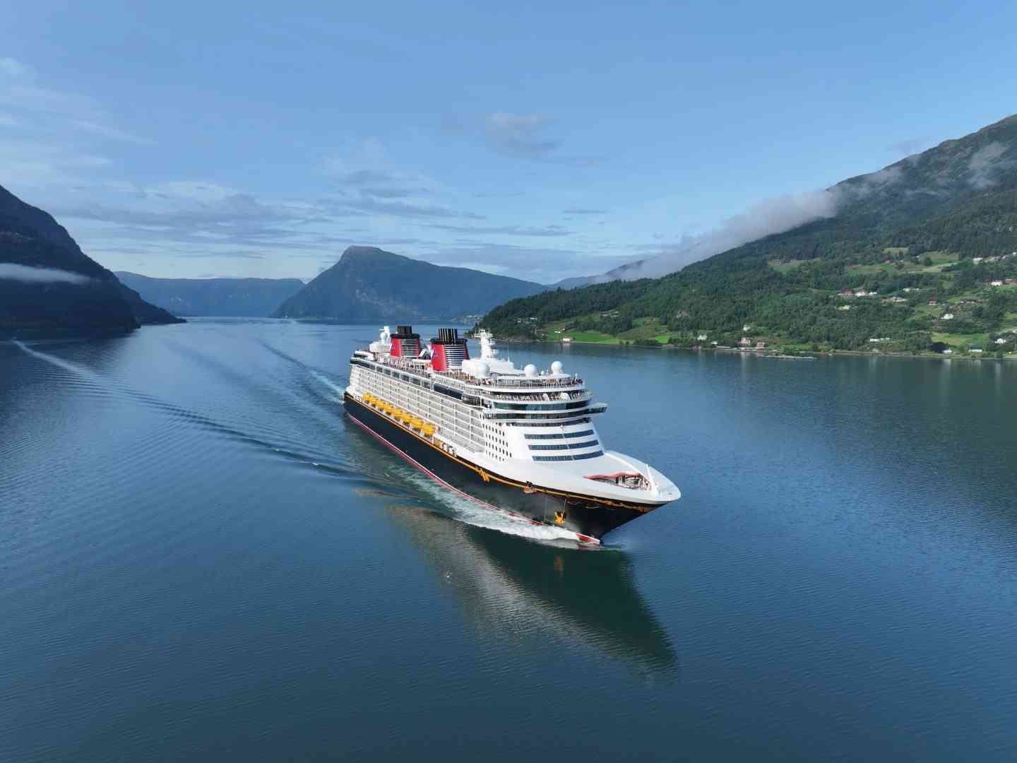 Disney Dream i Lustrafjord