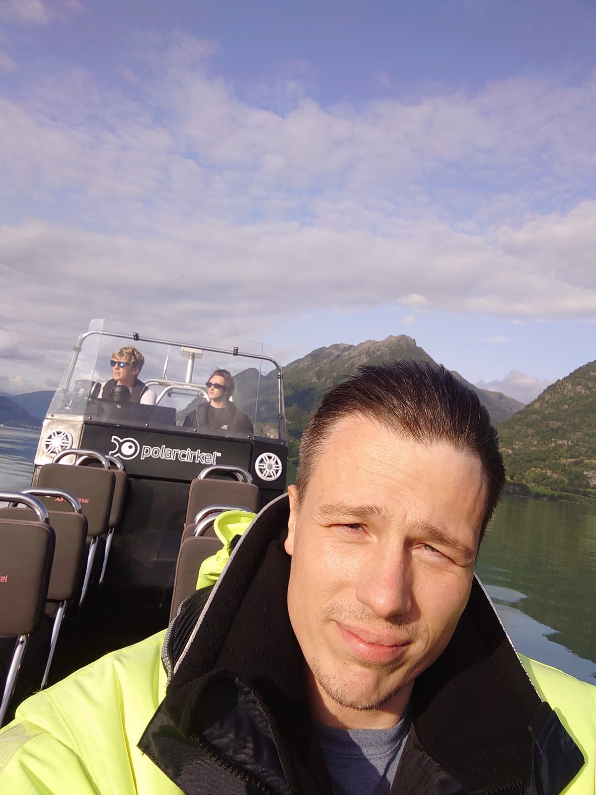 Rando Martinson med drone-kontroller