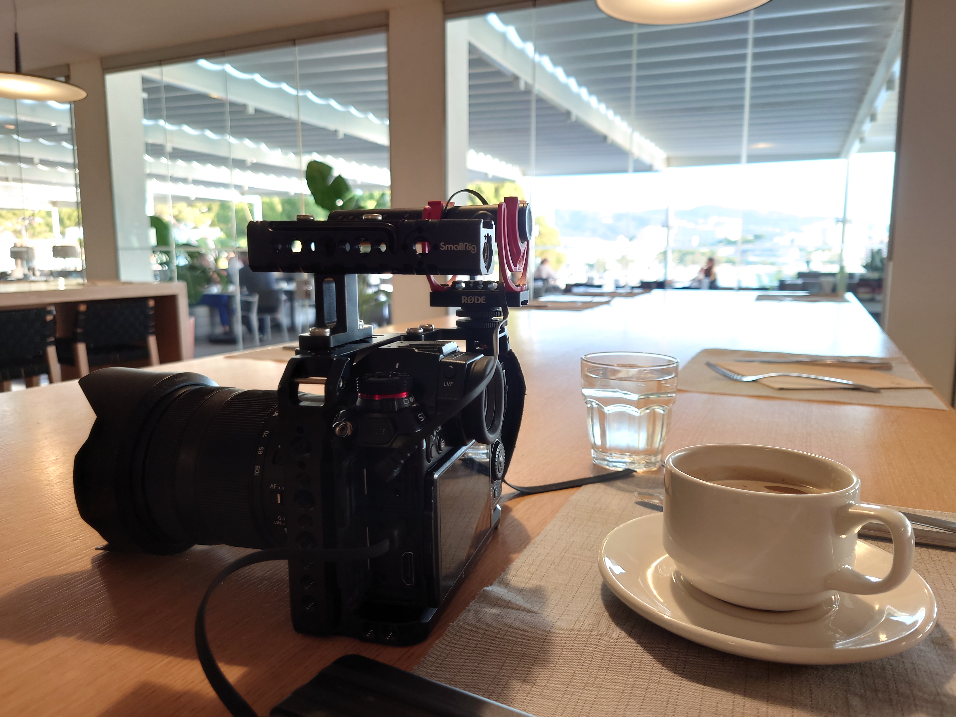 Kamerarig og kaffe i pausen — Mallorca
